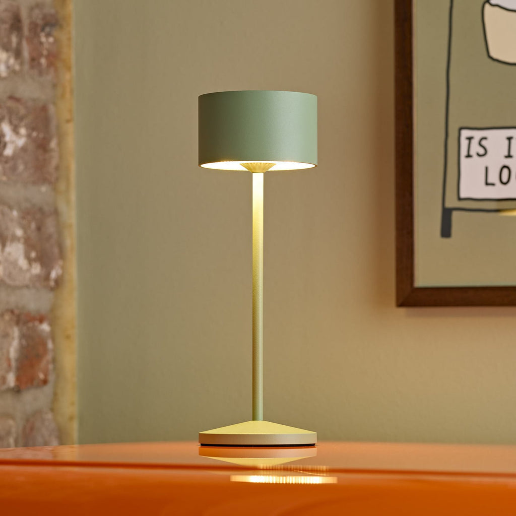 LED oppladbar bordlampe Veluna grønn forfra