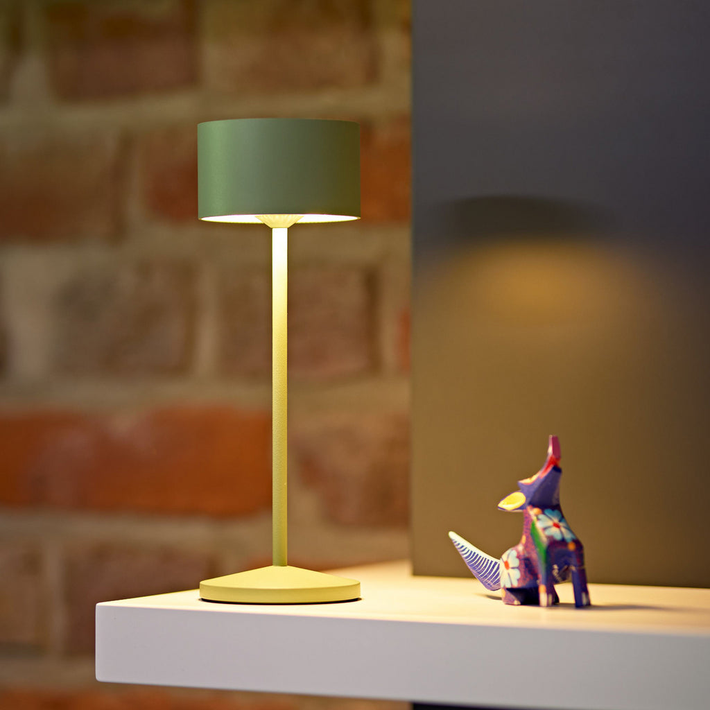 LED oppladbar bordlampe Veluna grønn detalj av touch-bryter
