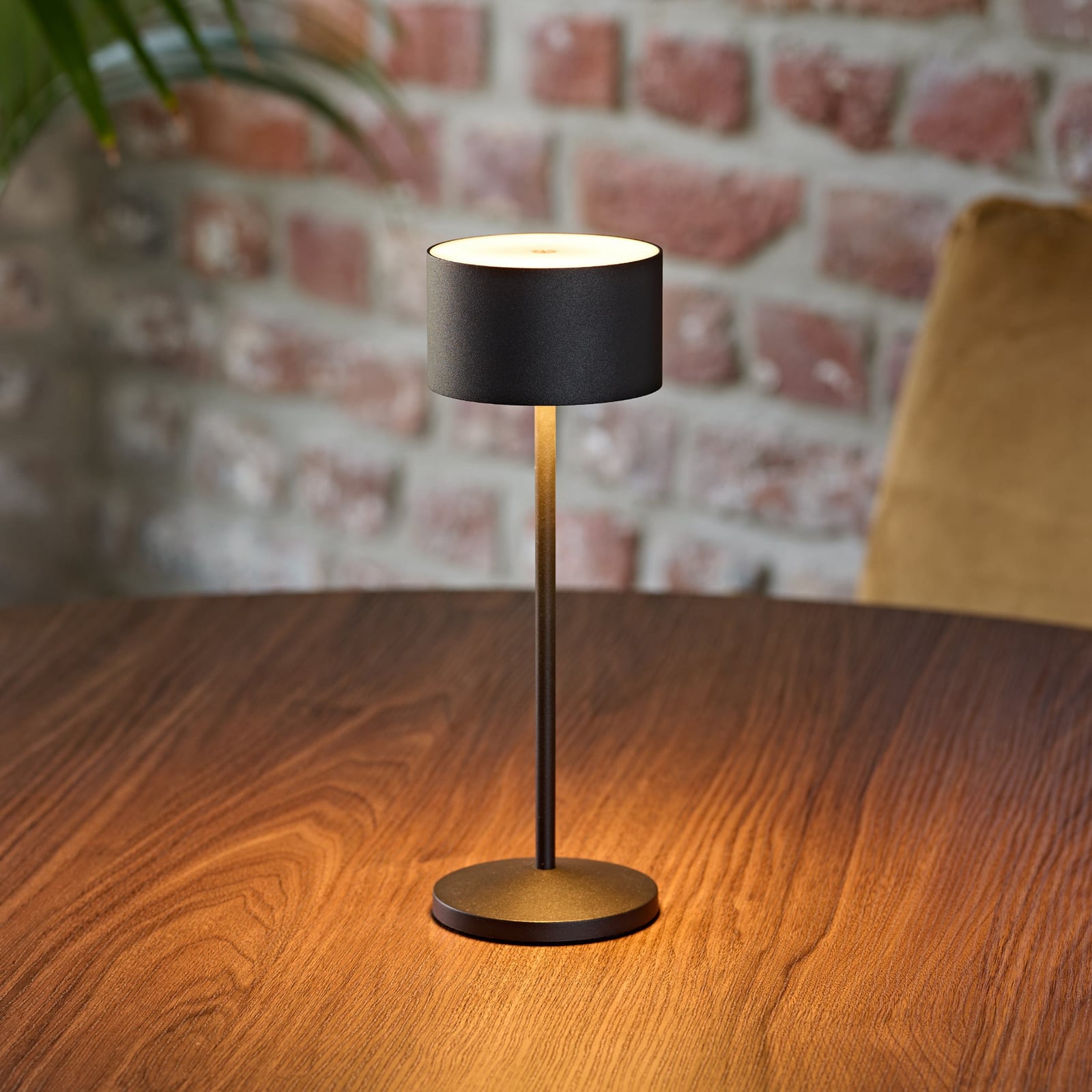 LED oppladbar bordlampe Veluna svart aluminium bakside