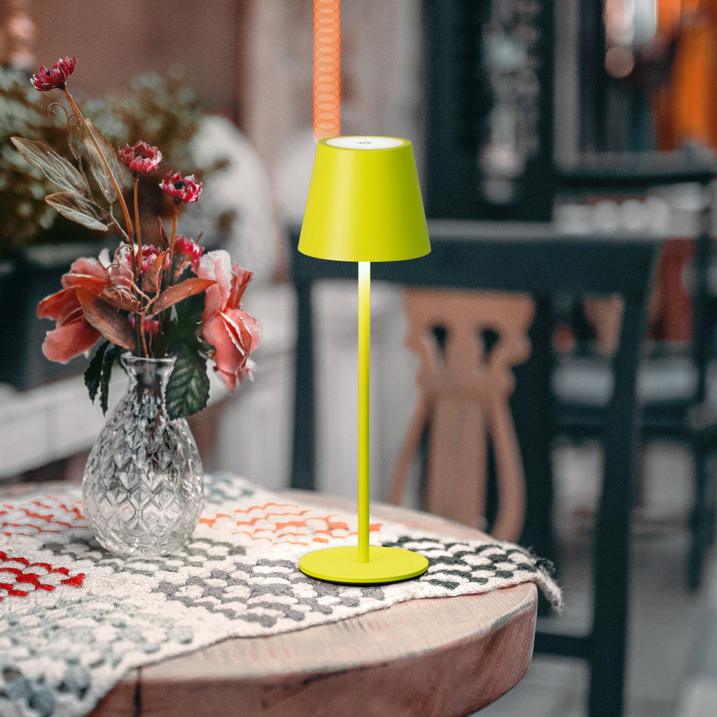 LED oppladbar bordlampe Viletto lysegrønn dimbar IP54 forfra