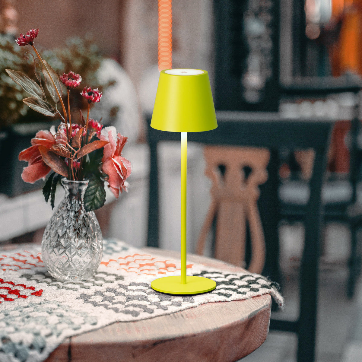 LED oppladbar bordlampe Viletto lysegrønn dimbar IP54 forfra