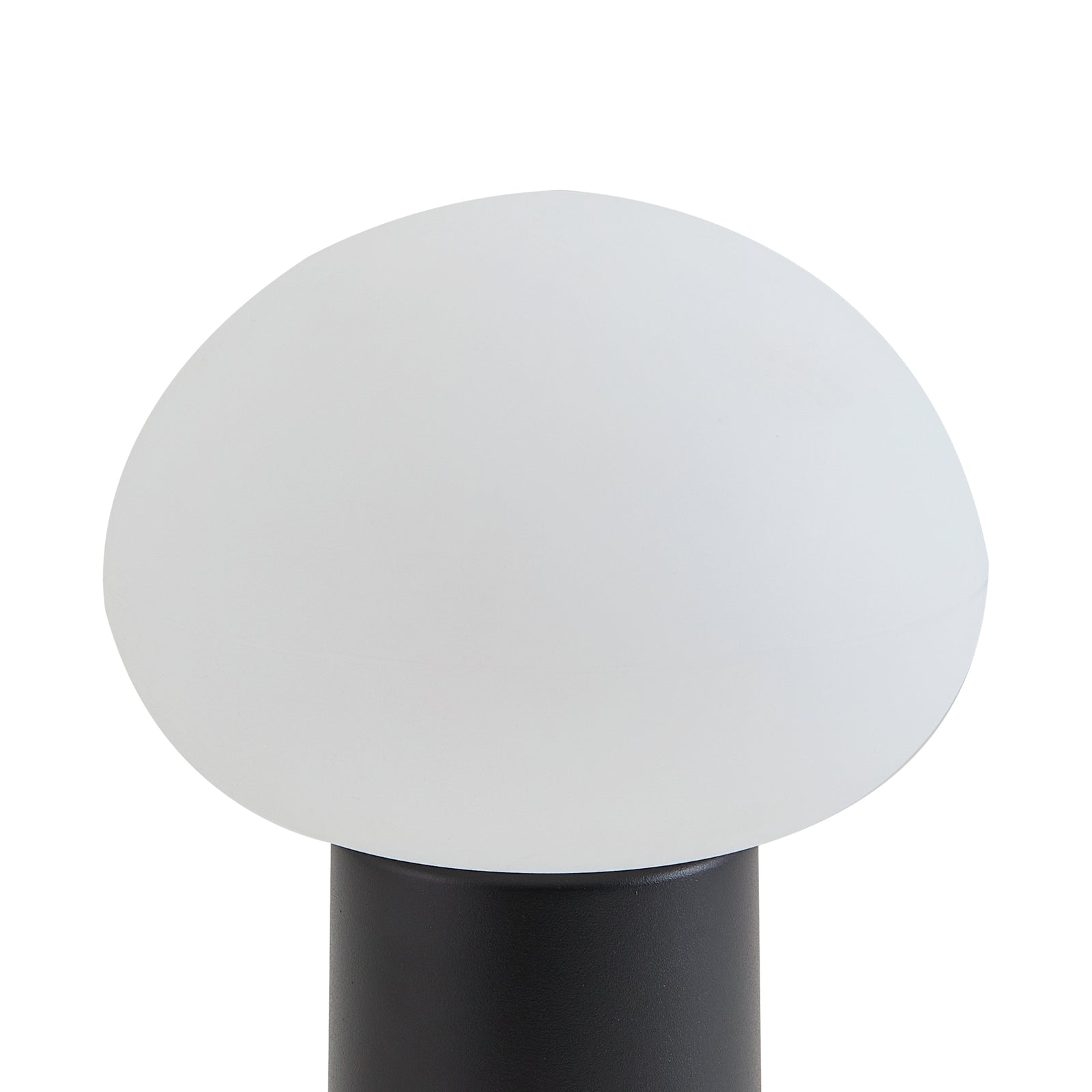 LED oppladbar bordlampe Zelie dimbar svart aluminium IP44 detalj av USB-kabel