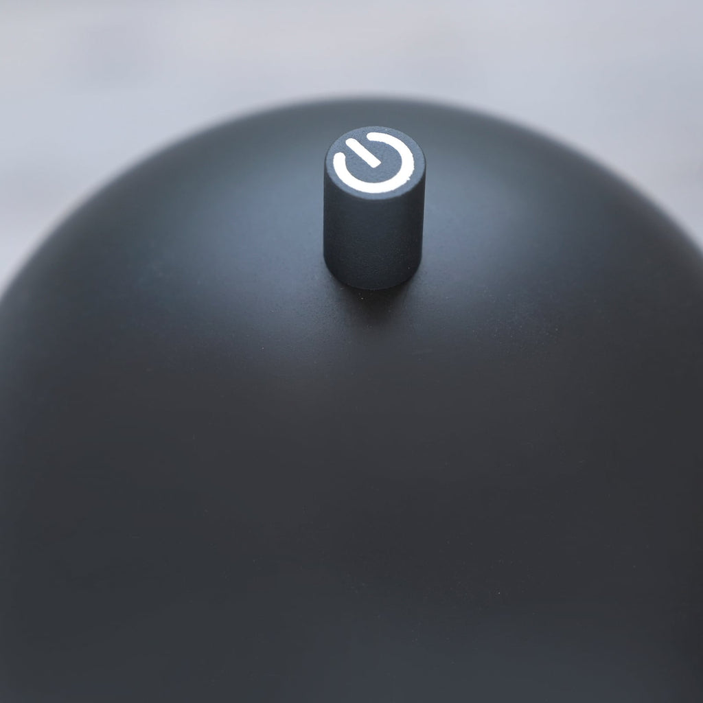 Nærbilde av dimmer på LED oppladbar gulvlampe Bellies dimbar svart IP54