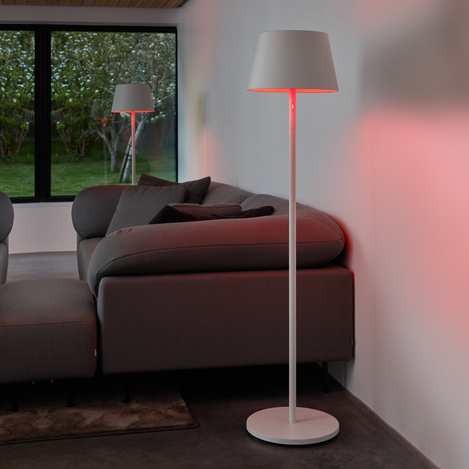 Detaljbilde av LED oppladbar gulvlampe Modi dimbar CCT RGB IP65 hvit