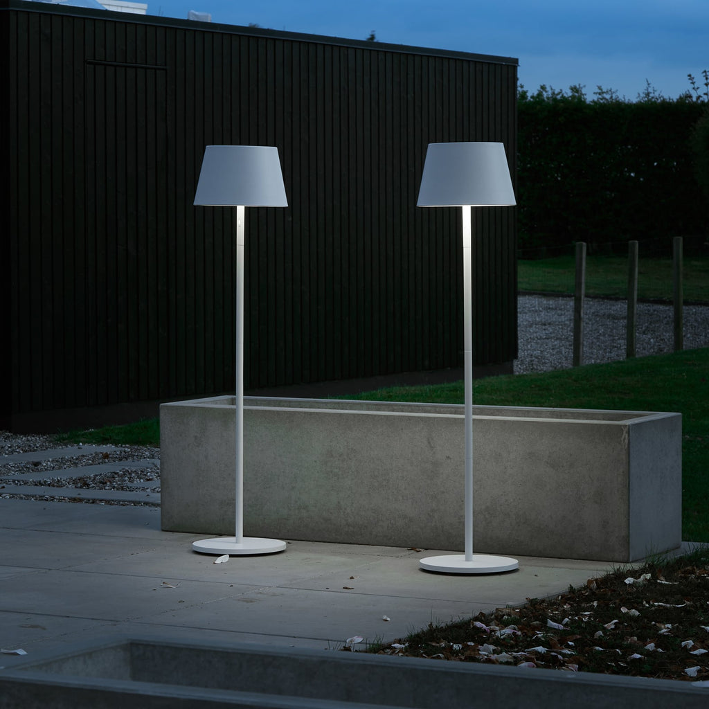 LED oppladbar gulvlampe Modi dimbar CCT RGB IP65 hvit montert ute