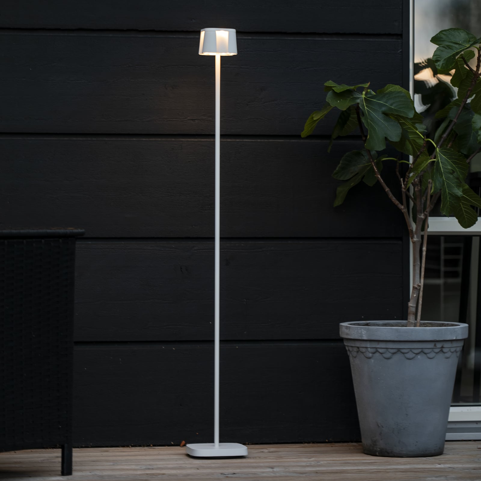 LED oppladbar gulvlampe Nice aluminium hvit IP54 dimbar CCT forfra
