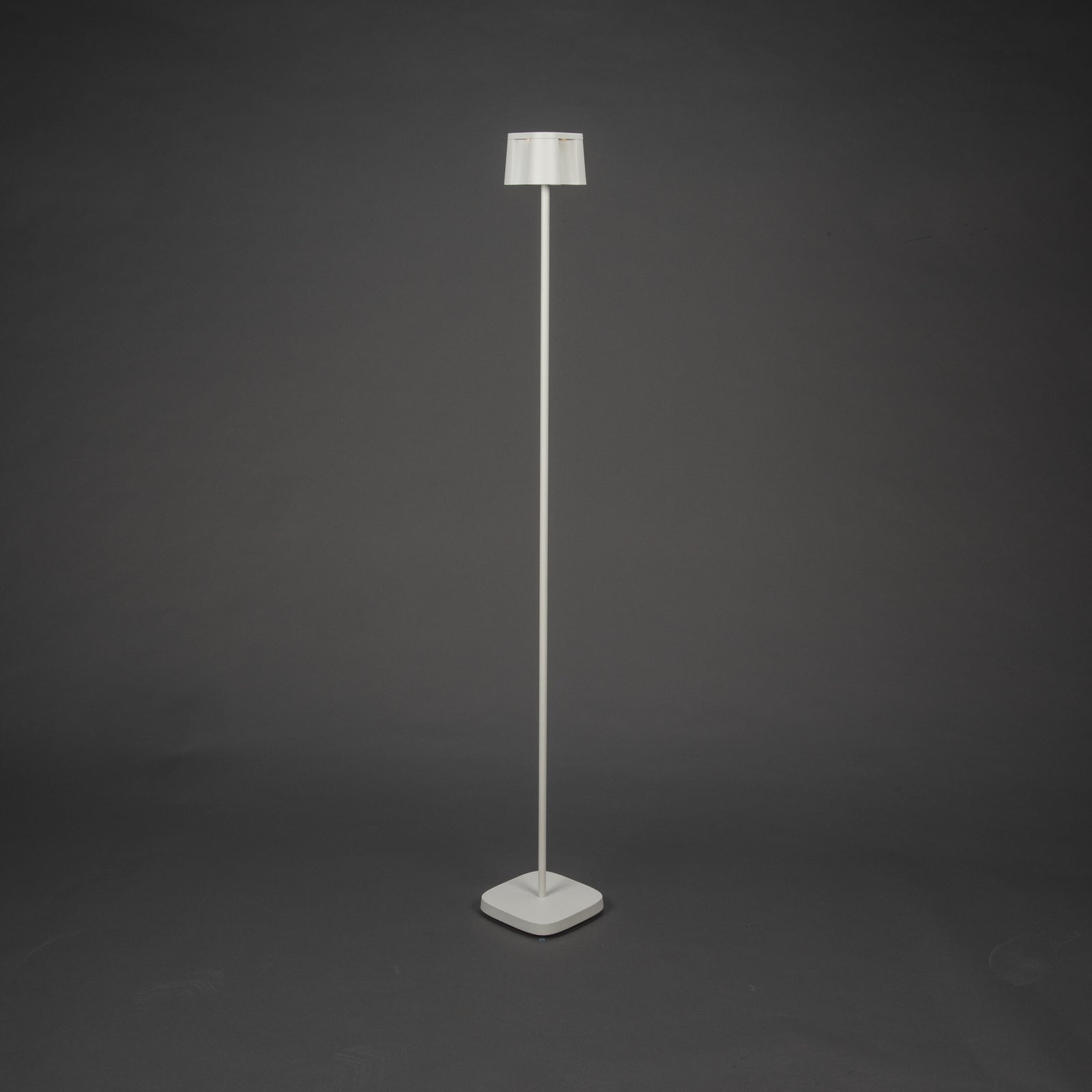 LED oppladbar gulvlampe Nice aluminium hvit IP54 dimbar CCT montert