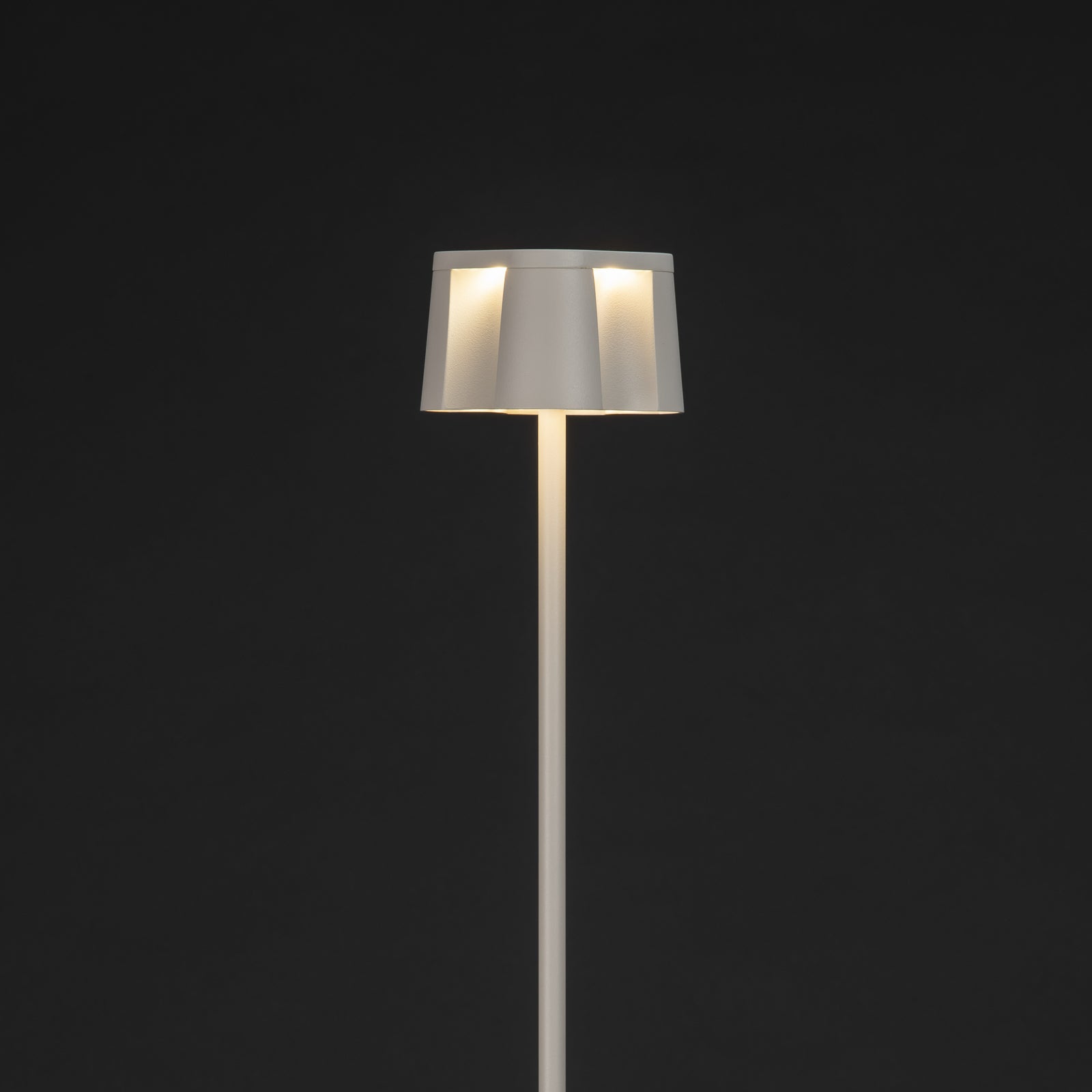 LED oppladbar gulvlampe Nice aluminium hvit IP54 dimbar CCT lysstyrke