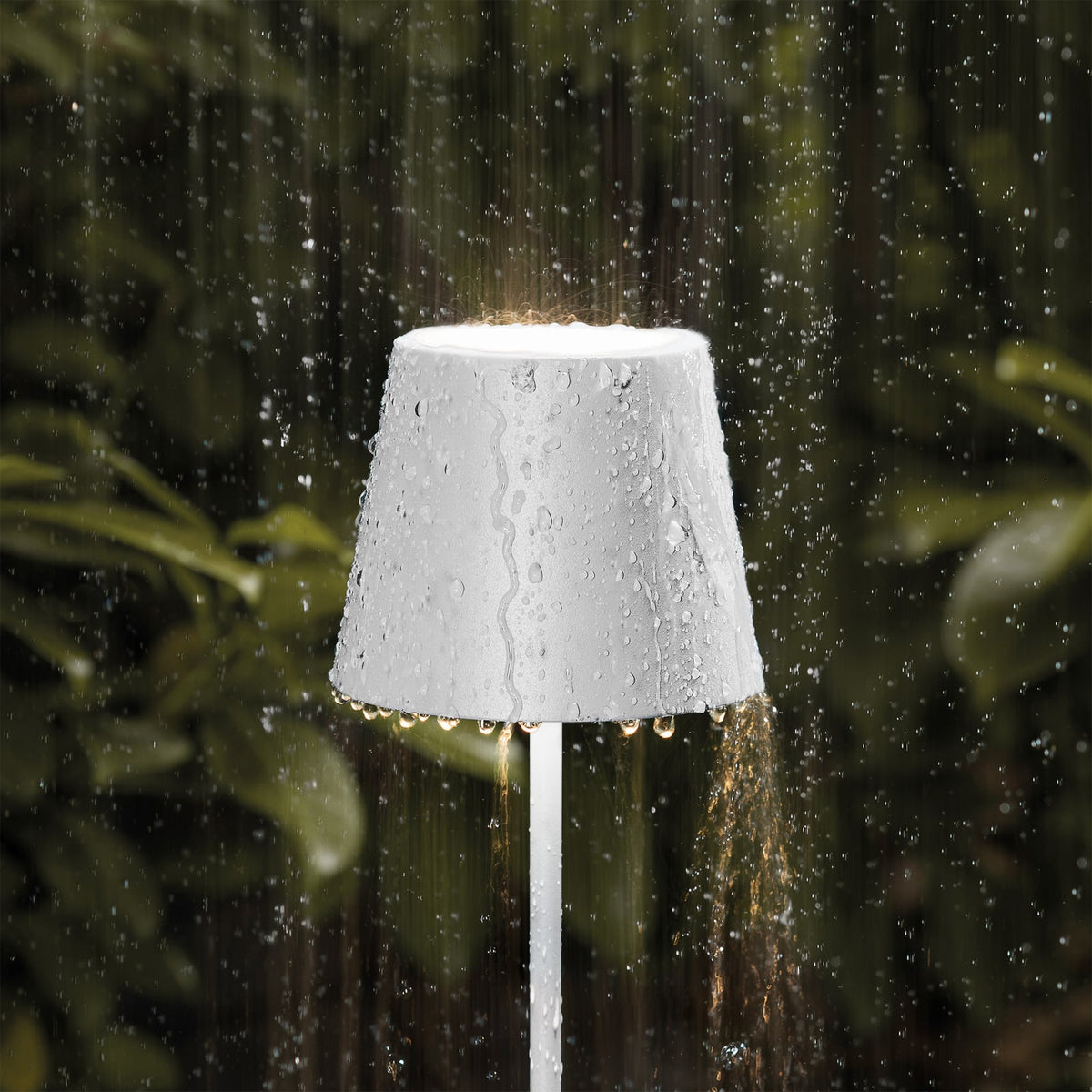 LED oppladbar gulvlampe Nuindie dimbar hvit detalj av lampeskjerm