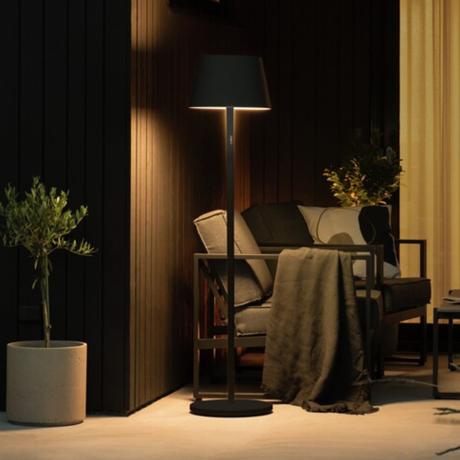 LED oppladbar gulvlampe Pomezia svart 150 cm IP54 bakside