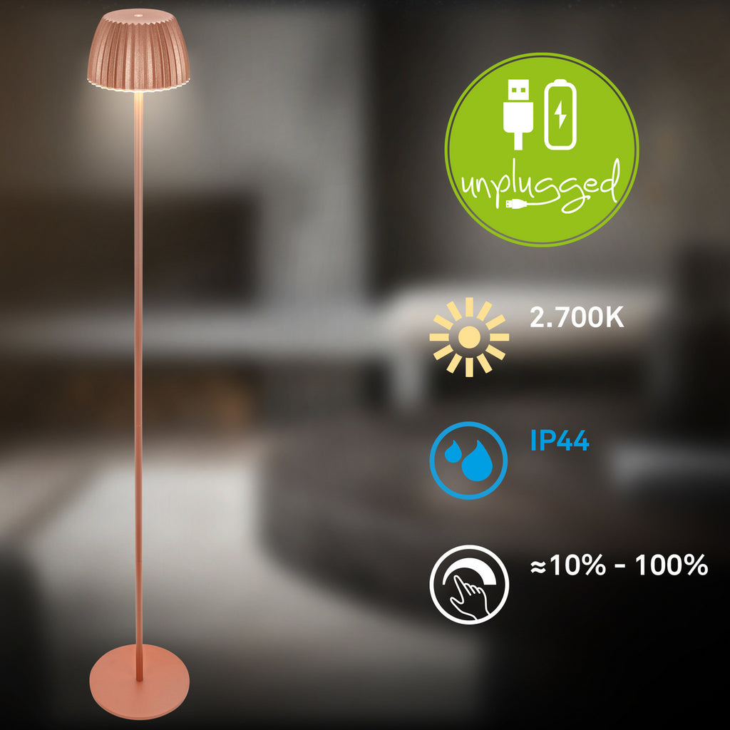 LED oppladbar gulvlampe Riffle kobber dimbar IP44 på terrasse