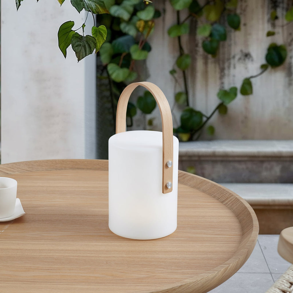 Detalj av håndtak på LED oppladbar utebordlampe Juria hvit CCT IP44