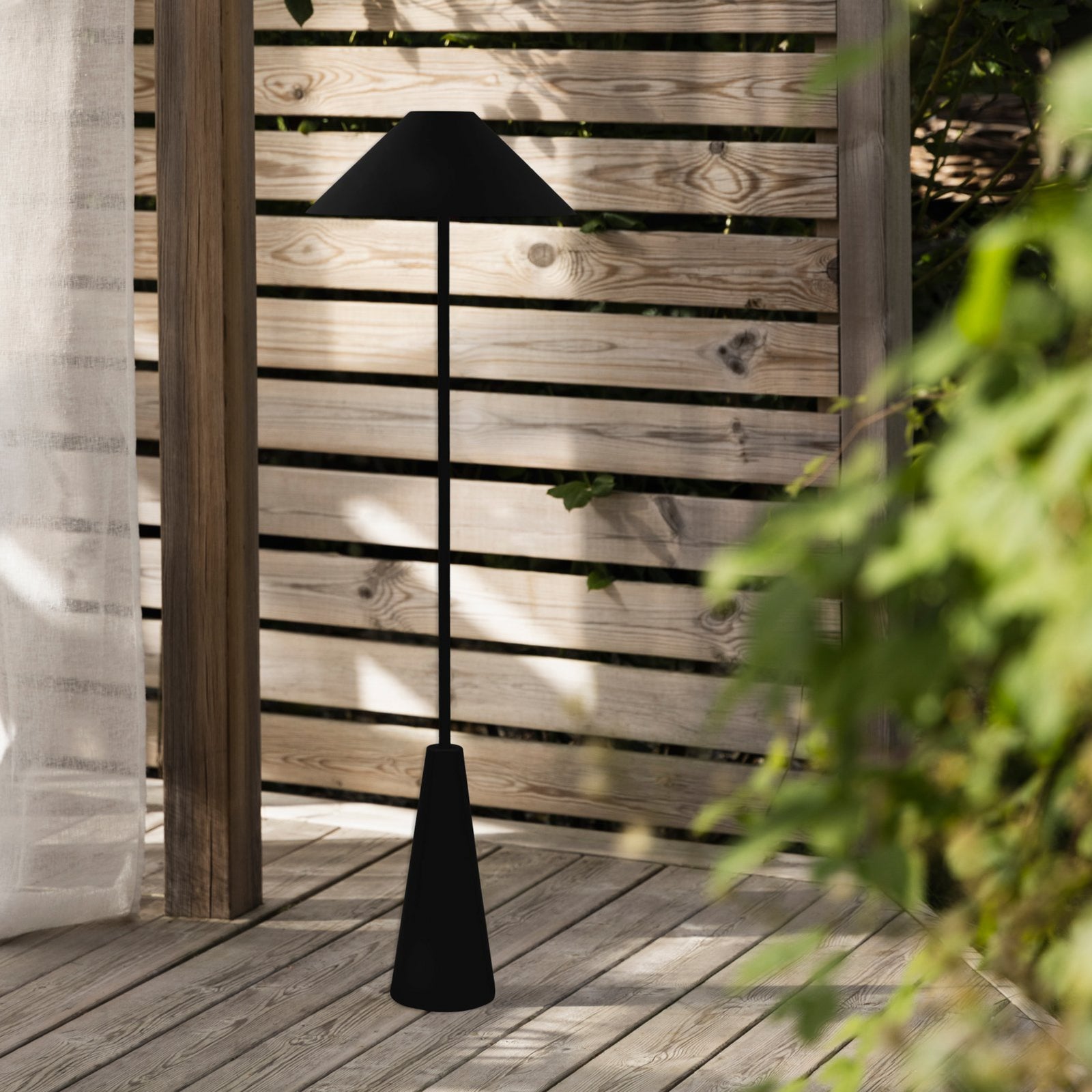 LED oppladbar utegulvlampe Cannes dimbar svart IP54 bakside
