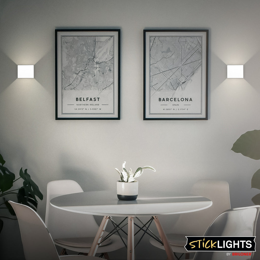 LED oppladbar vegglampe Barro hvit med bevegelsessensor lys i bruk
