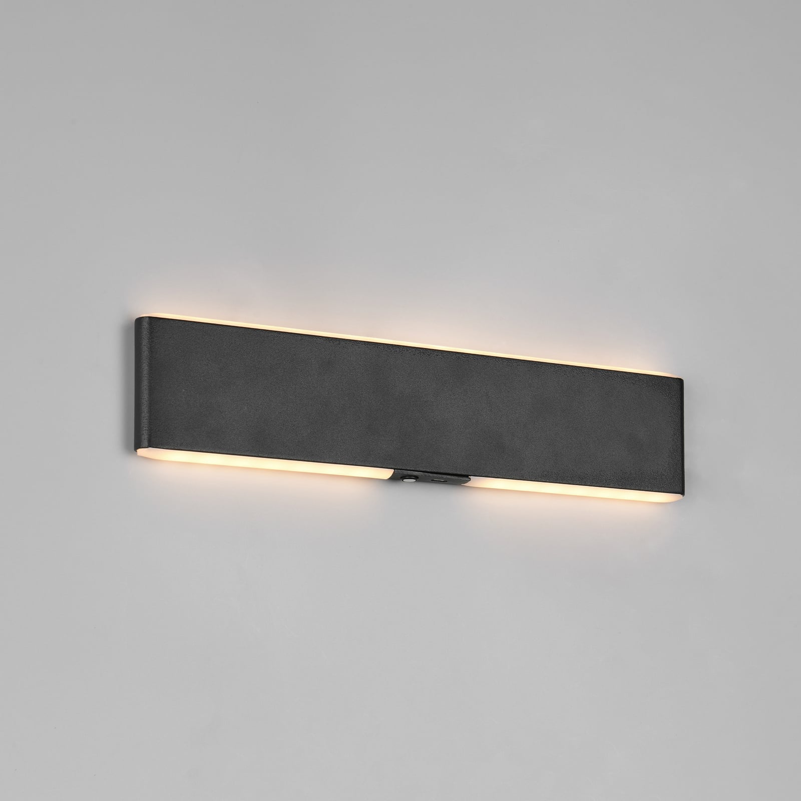 Nærbilde av kontrollknapp på LED oppladbar vegglampe Conchita dimbar CCT 32 cm svart