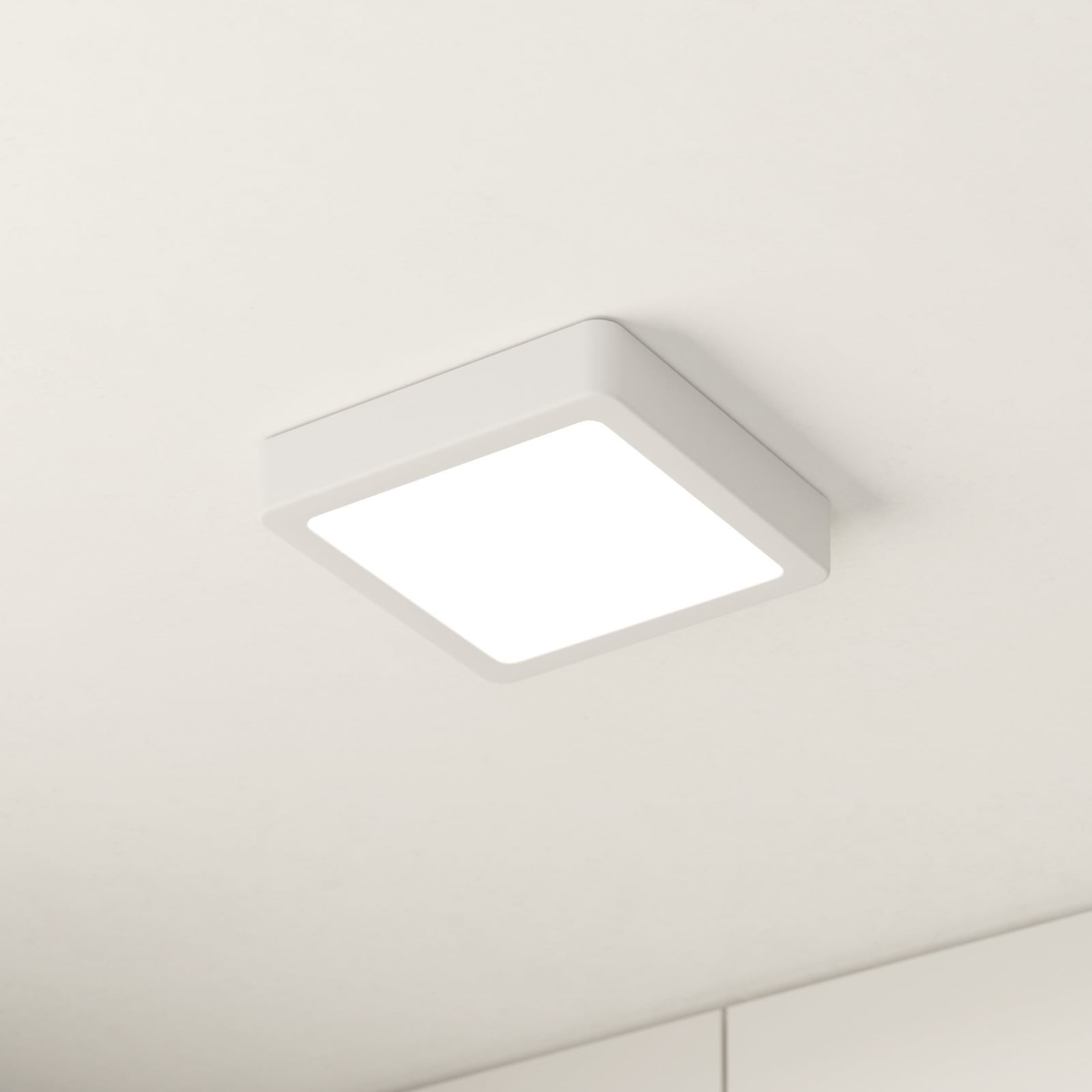 LED påbyggingspanel Fueva 5 hvit 16x16 cm 11W varmhvit forfra
