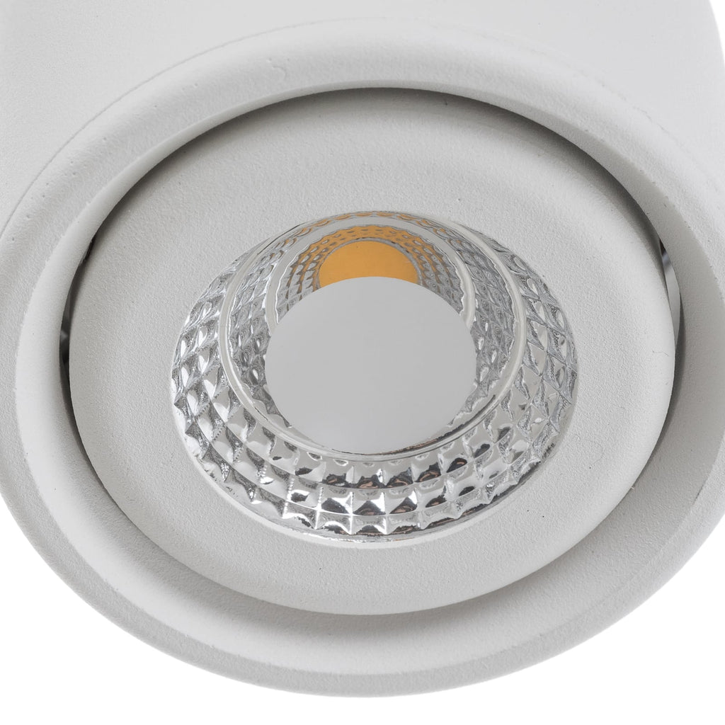 LED påbyggingsspot Anzio svingbar hvit aluminium Ø8 cm 6W med lys på