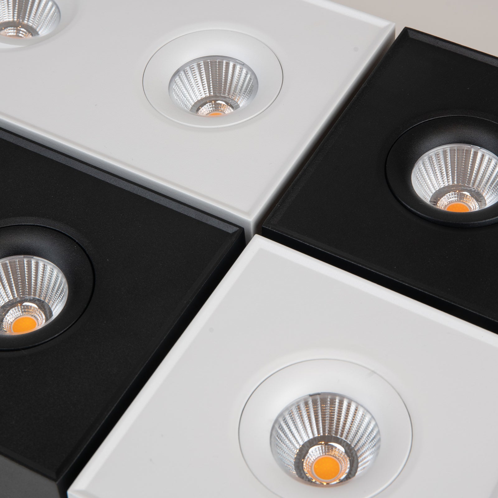 Justerbar LED påbyggingsspot DL04 Surface X2 hvit dimbar i vinkel