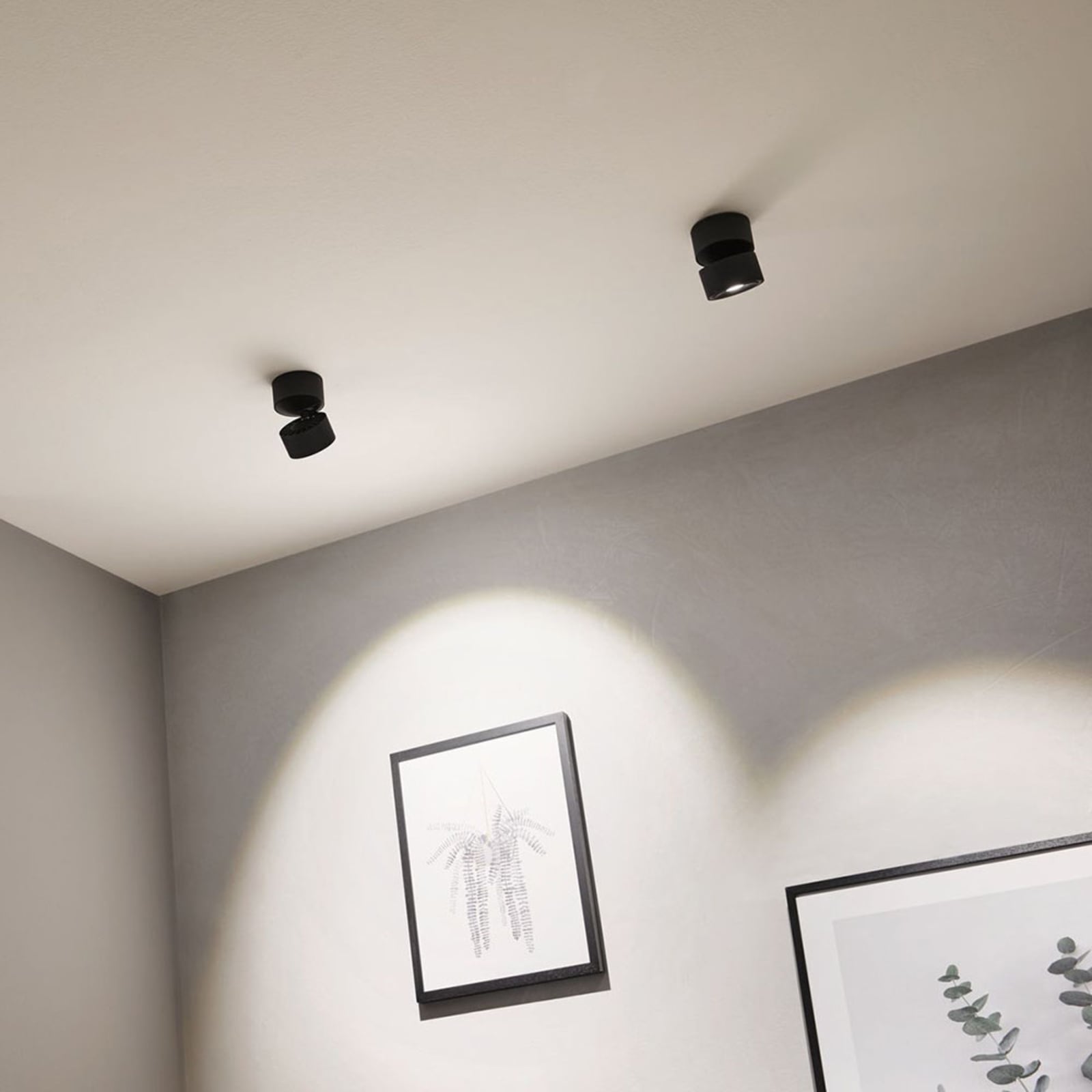 LED påbyggingsspot Spircle svart matt svingbar detalj på arm