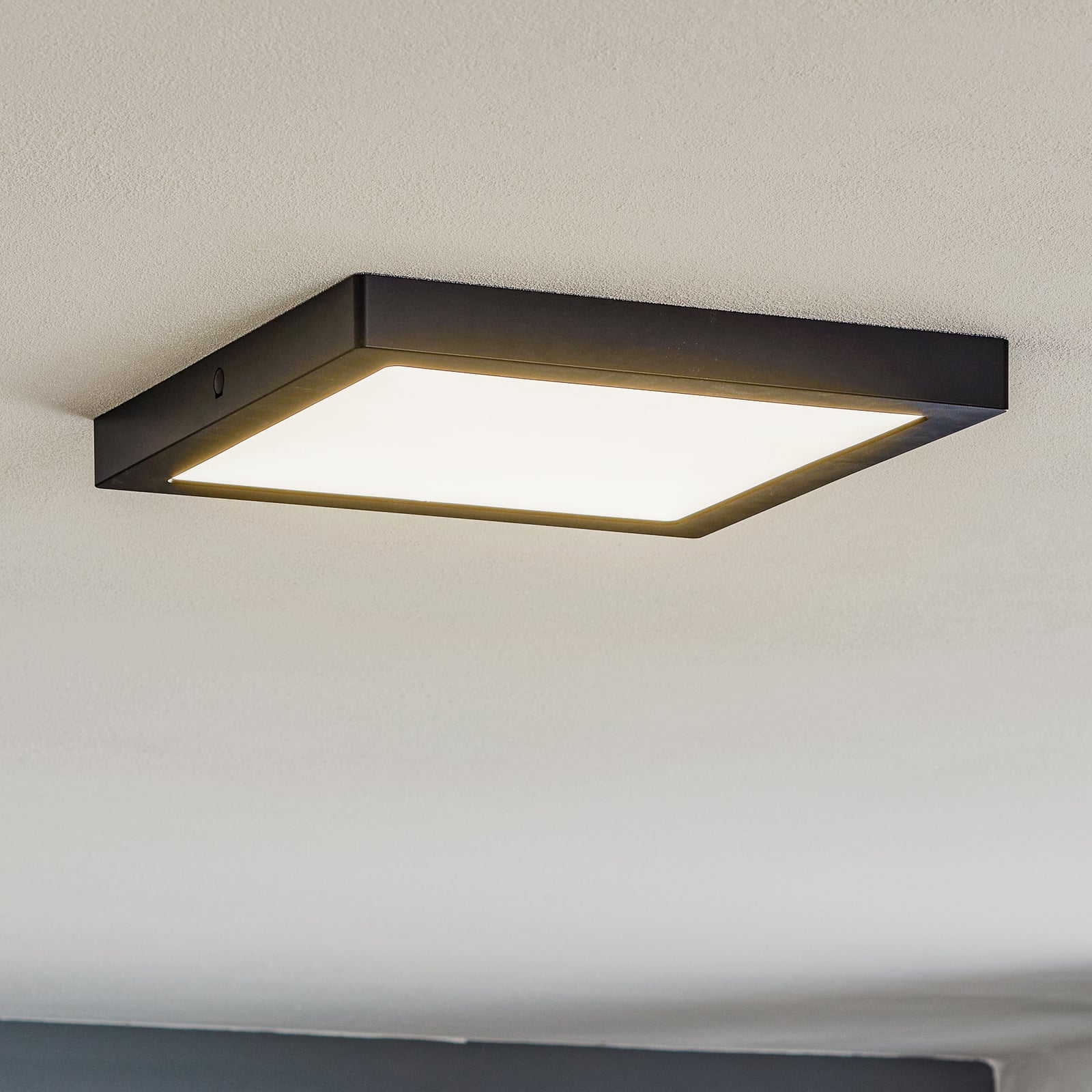 LED-panel Abia svart 30x30 cm 22W 2700K varmhvit forfra