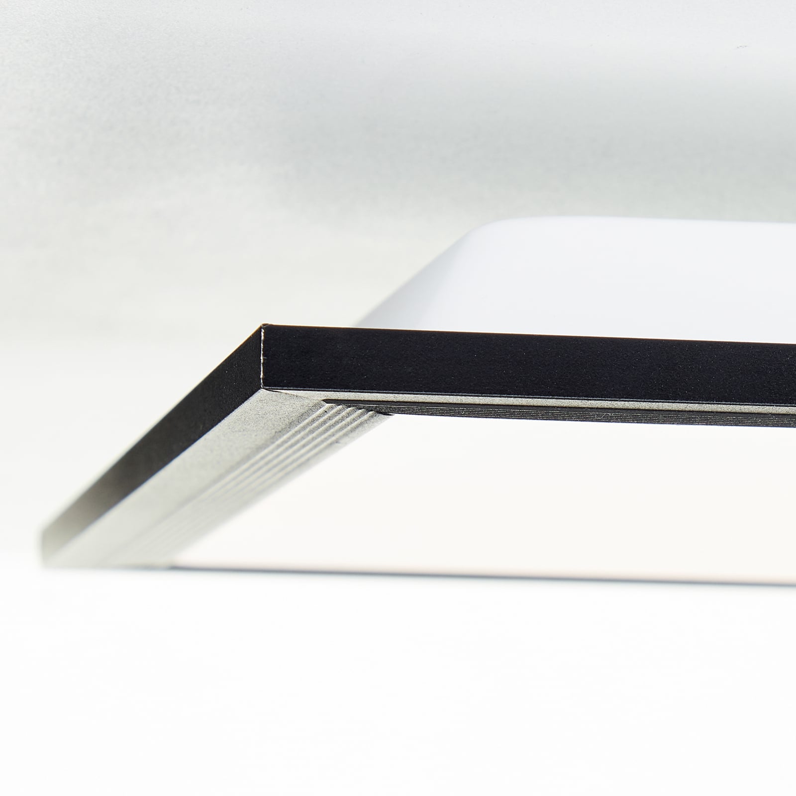 LED-panel Briston svart CCT dimbar med fjernkontroll detalj