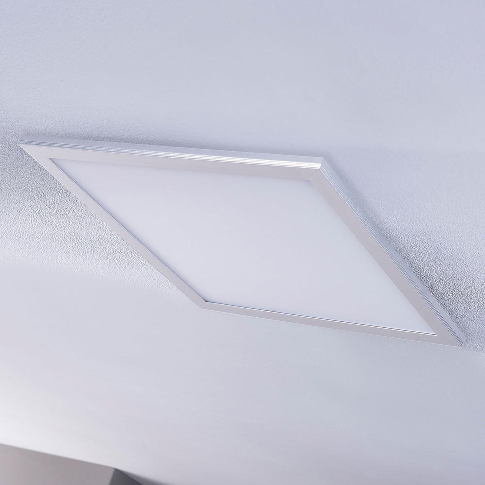 LED-panel Livel sølv 40x40 cm CCT dimbar fjernkontroll sideprofil