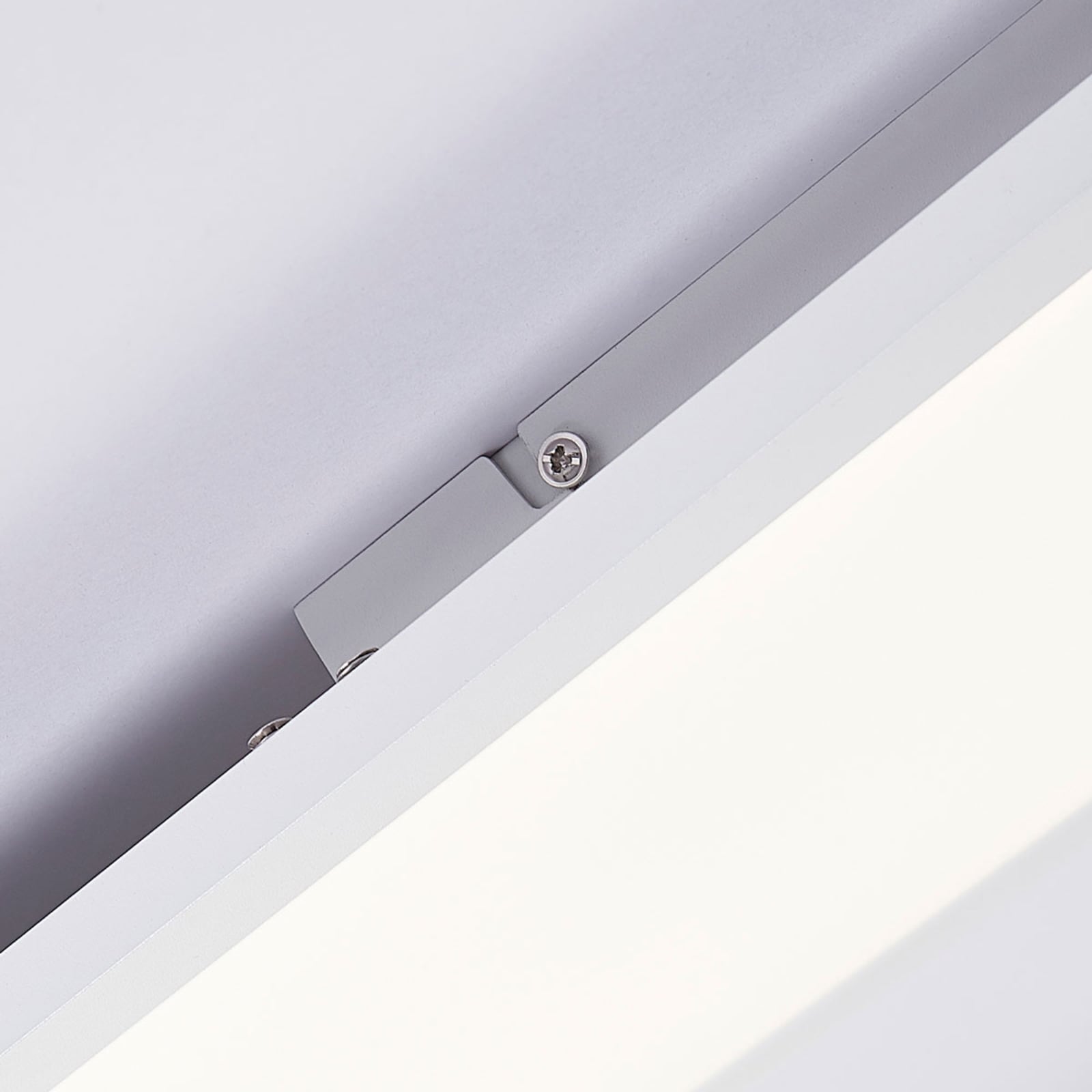 LED-panel Lysander dimbar hvit 119 cm nærbilde av kant
