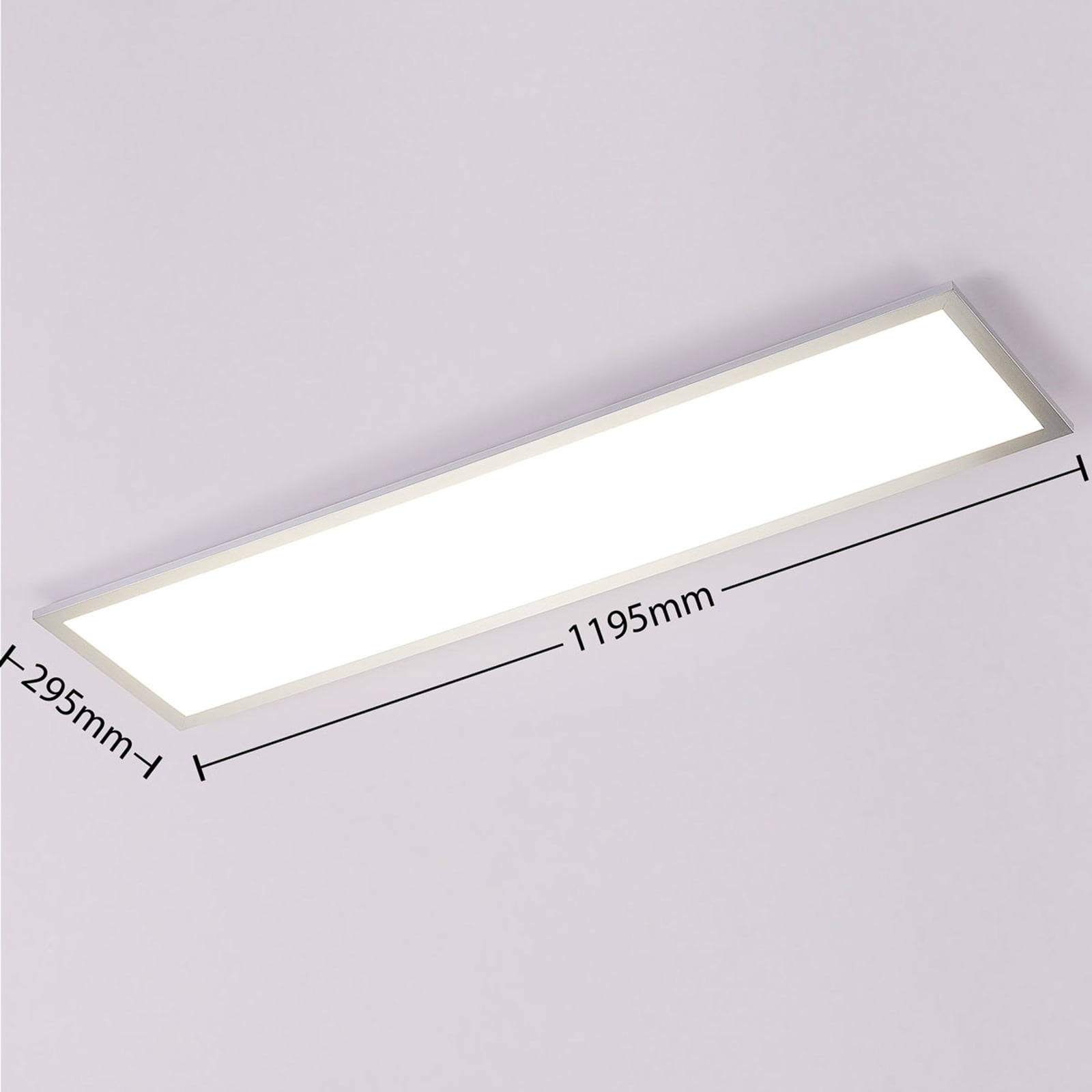 LED-panel Lysander dimbar sølv 119 cm 32W CCT detalj av fjernkontroll