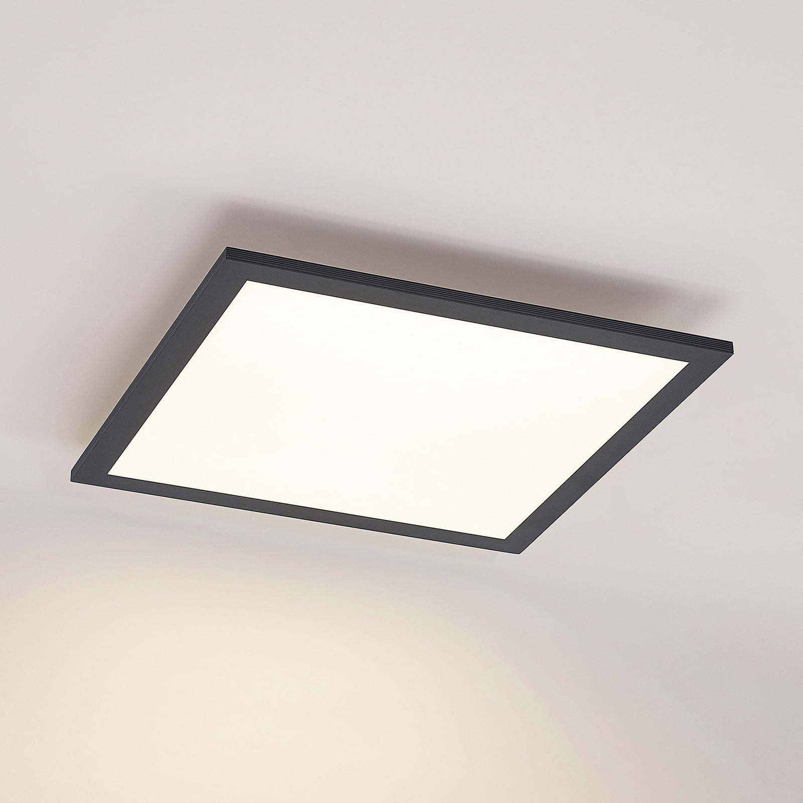 LED-panel Nelios 40x40 cm 4000K svart aluminium sidevisning