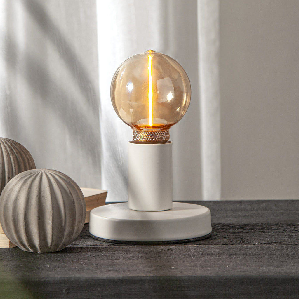 LED-pære DecoLED One G80 E27 2W amber bakside