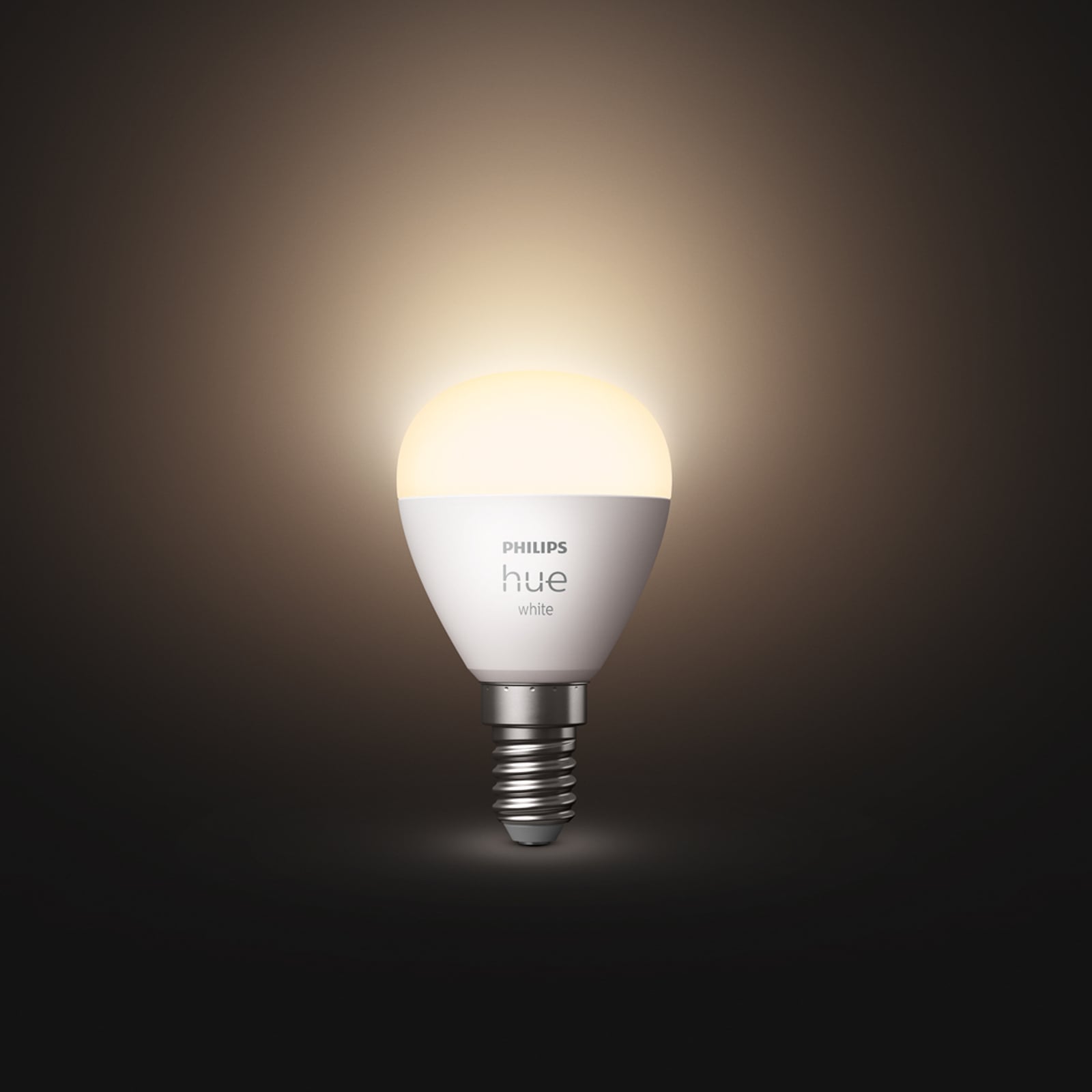 LED-pære E14 dråpeform 5,7W 2700K dimbar Philips Hue lys i mørkt rom
