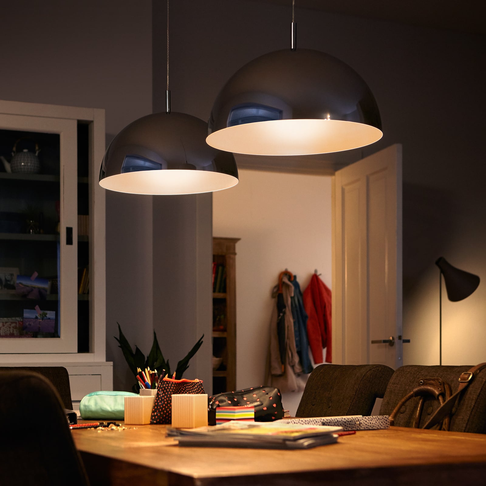 Detalj av LED-pære E14 dråpeform 4,3W 2700K opal Philips