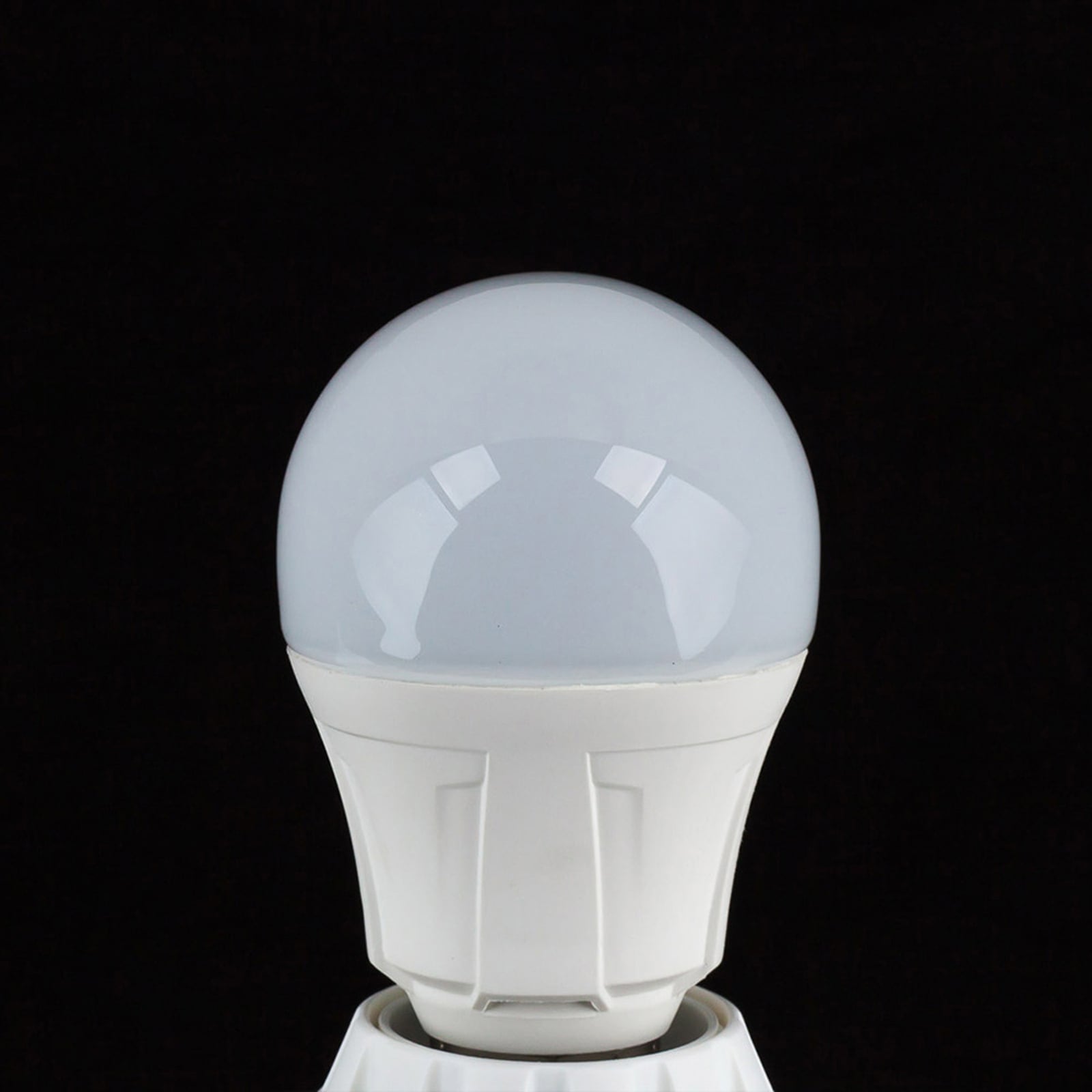 Montert LED-pære E27 11W opal 3000K varmhvit 3-pack - Lindby i lampe