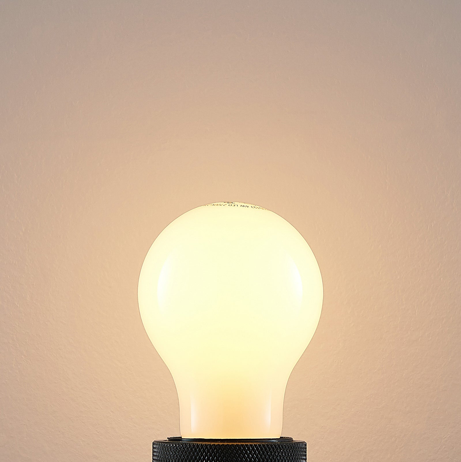 Montert LED-pære E27 4W 2700K dimbar opal 3-pakk Arcchio i lampe