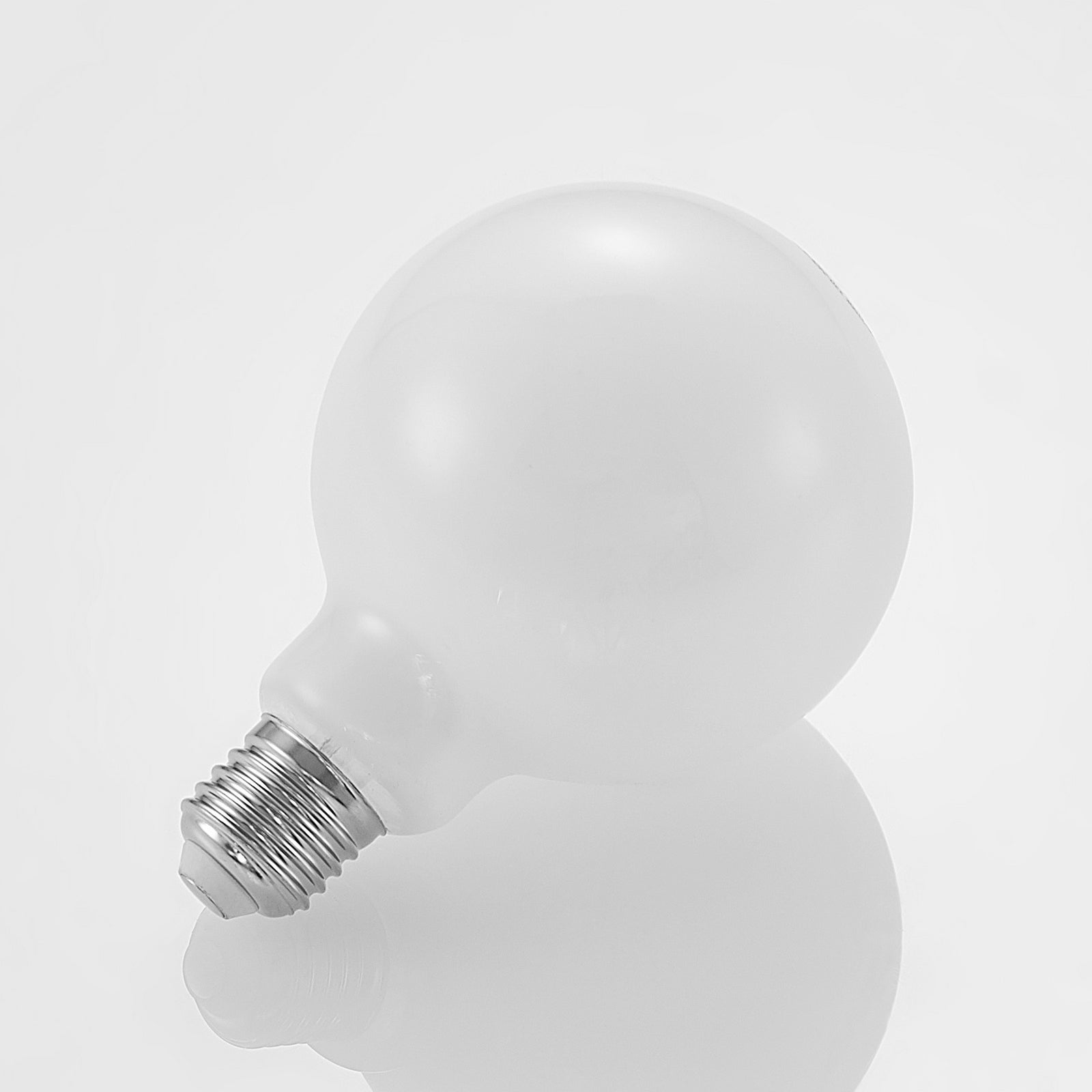 Detaljbilde av LED-pære E27 4W G95 globe 2700K dimbar opal