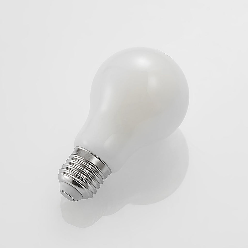LED-pære E27 6W 2700K dimbar opal pæreform detalj