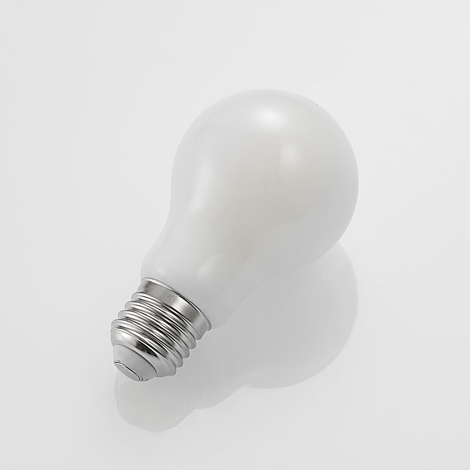 LED-pære E27 6W 2700K dimbar opal pæreform detalj