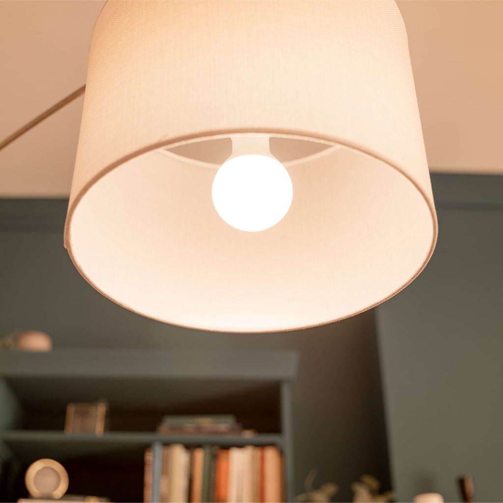 LED-pære E27 7W 806lm 2700K matt 6-pakning - Philips lys i bruk