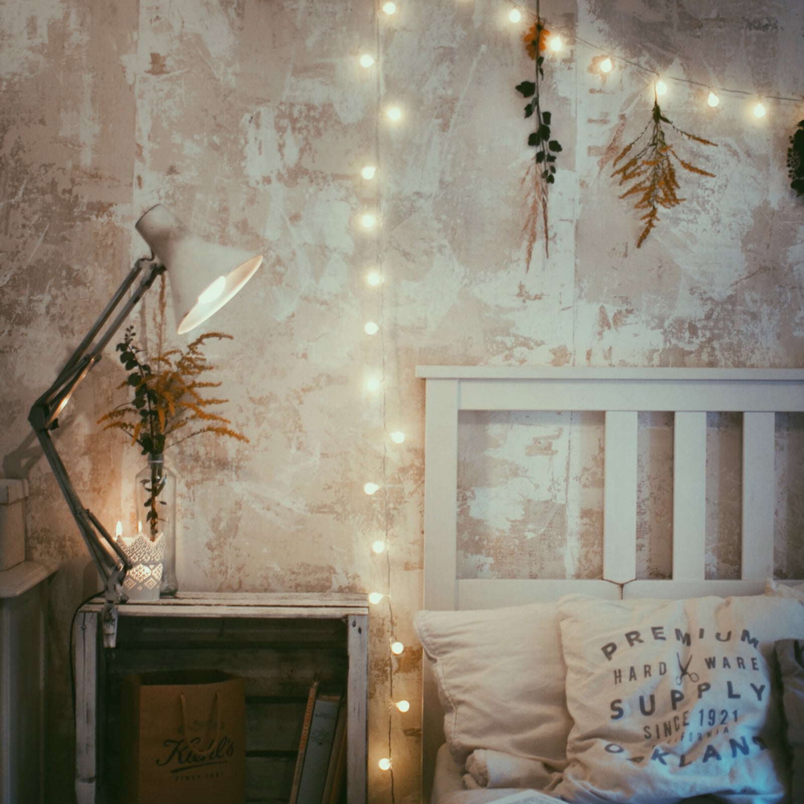 LED-pære E27 8W SceneSwitch 3-trinns dimming 2700K matt - Philips detalj av sokkel