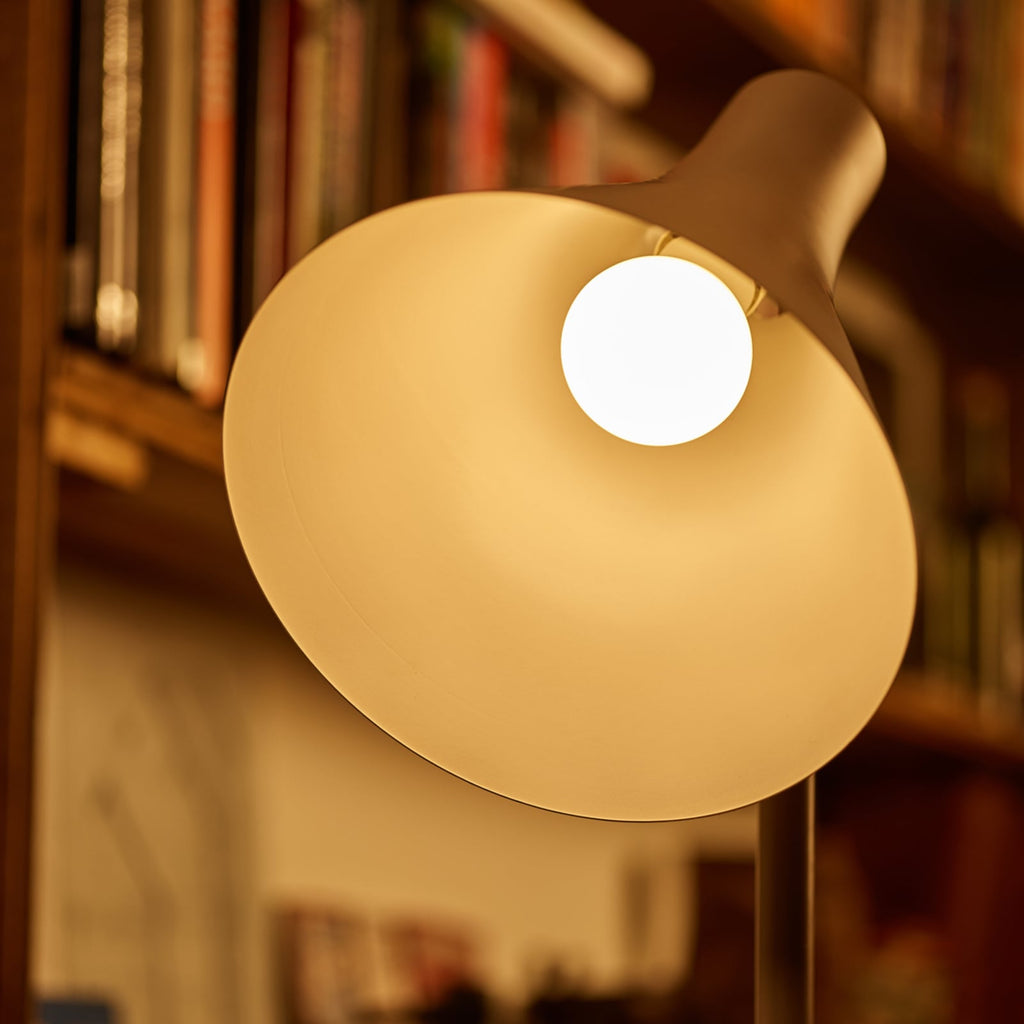 LED-pære E27 8W SceneSwitch 3-trinns dimming 2700K matt - Philips lys i bruk
