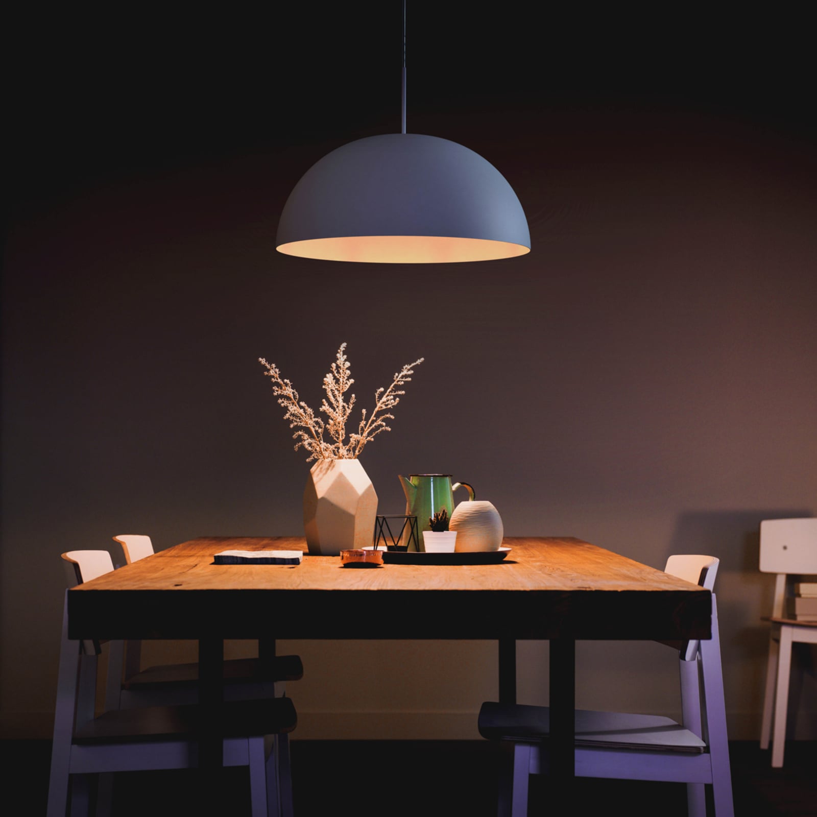 LED-pære E27 8W SceneSwitch 3-trinns dimming 2700K matt - Philips produktpakning