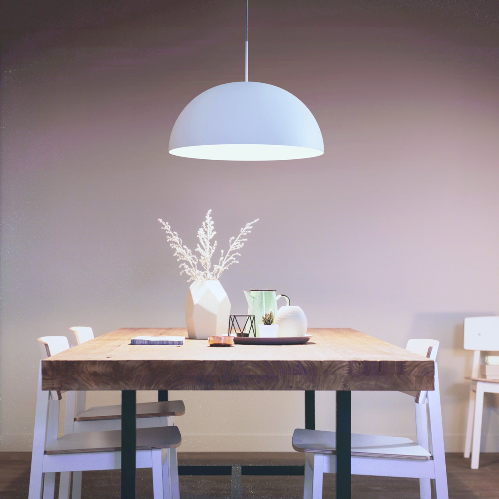 LED-pære E27 8W SceneSwitch 3-trinns dimming 2700K matt - Philips plassering i lampe