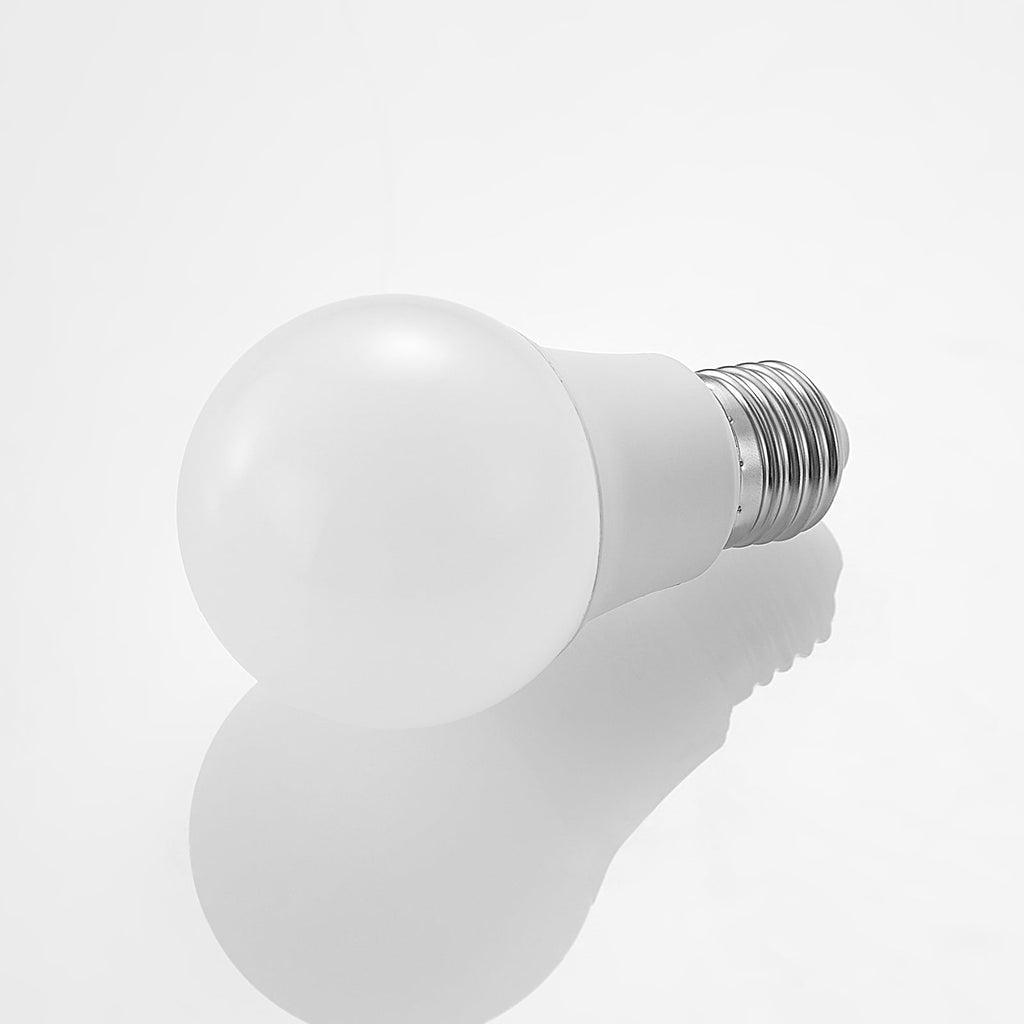 LED-pære E27 A60 8W 806lm 3000K opal 10-pakning - Arcchio montert i lampe