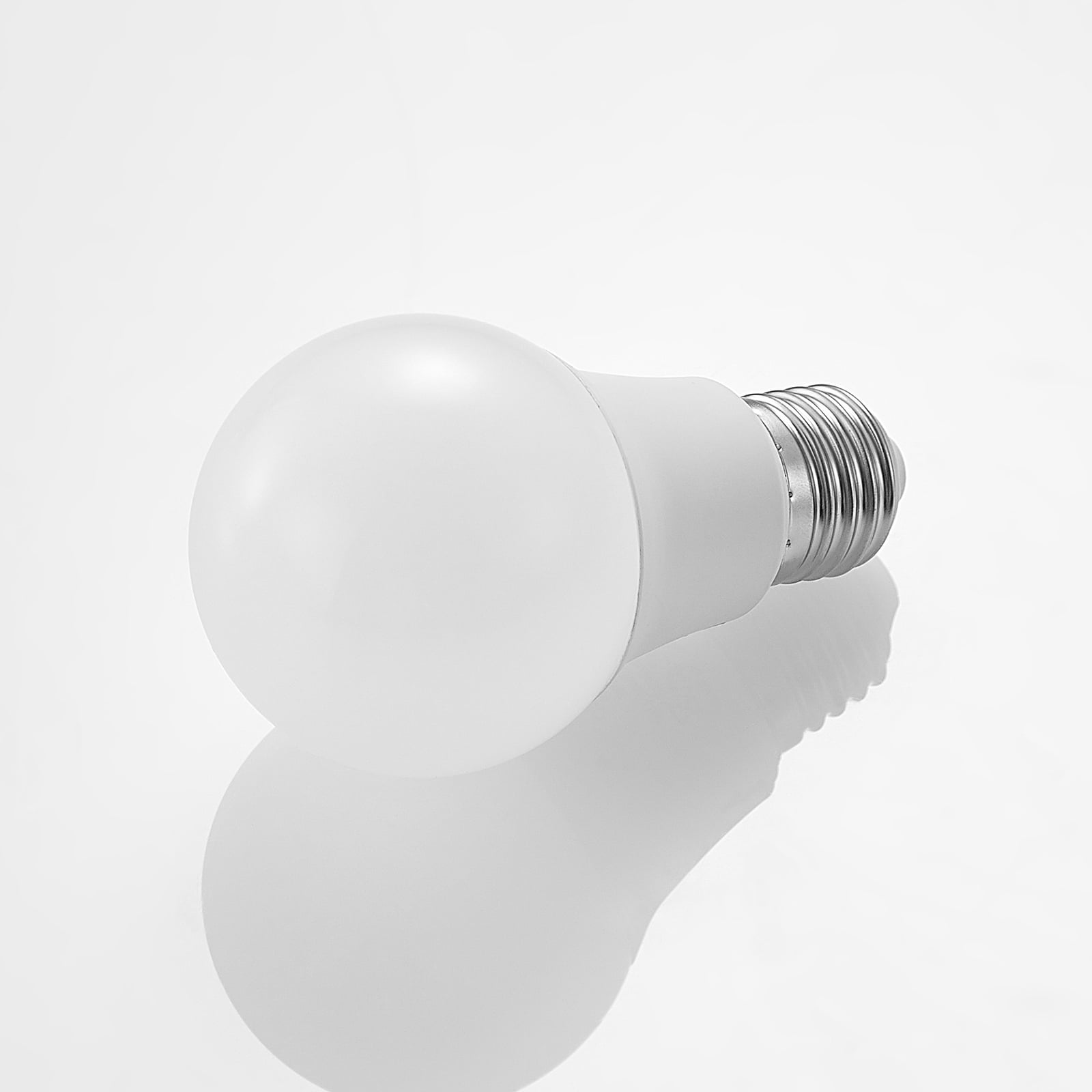 LED-pære E27 A60 8W 806lm 3000K opal 10-pakning - Arcchio montert i lampe