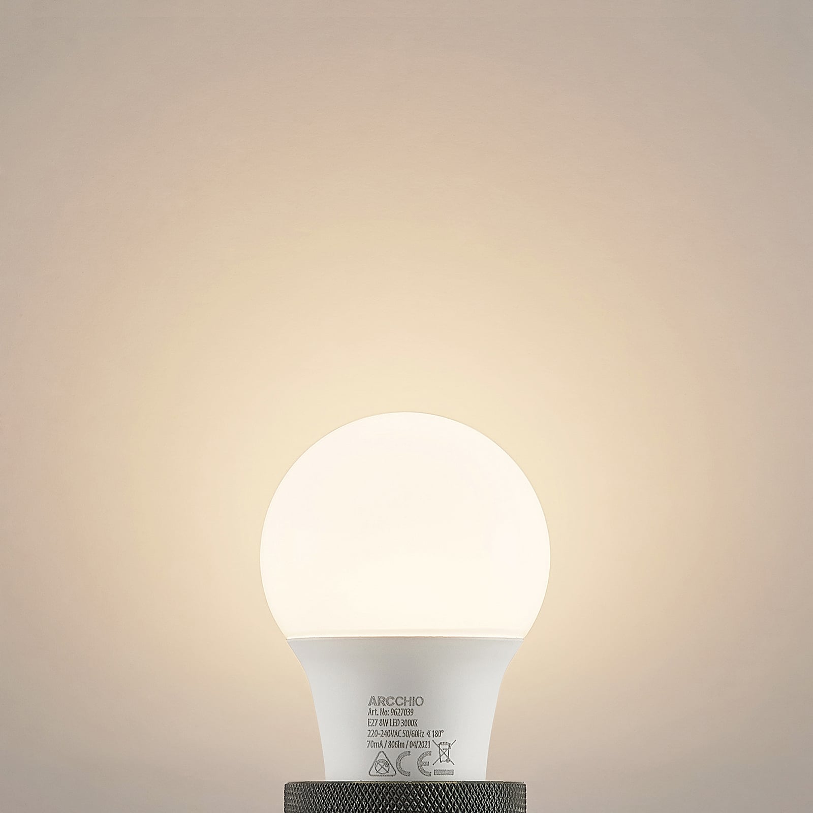 LED-pære E27 A60 8W opal 3000K 806 lm - Arcchio montert i lampe