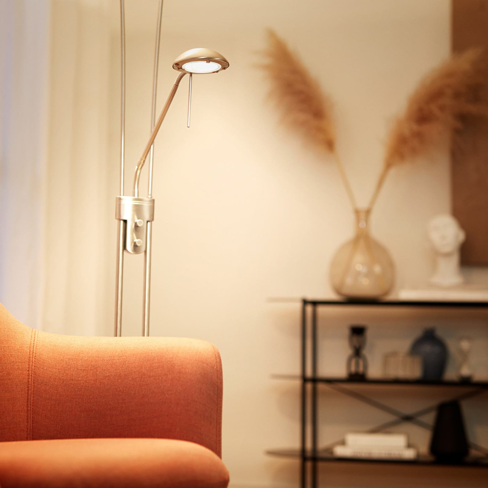 LED-pære G9 4W matt dimbar 480lm 2700K varmhvit - Philips montert i lampe