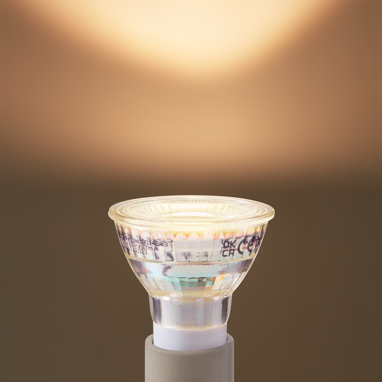 LED-pære GU10 2,5W 2700K 450lm klar 2-pakning montert i lampe