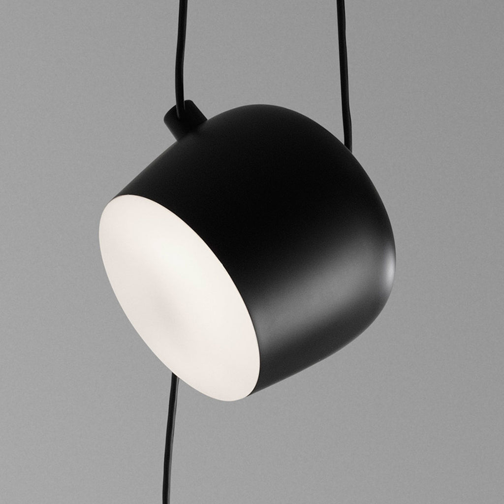 LED pendellampe Aim design svart Ø24 cm dimbar 16W med kabeldetalj