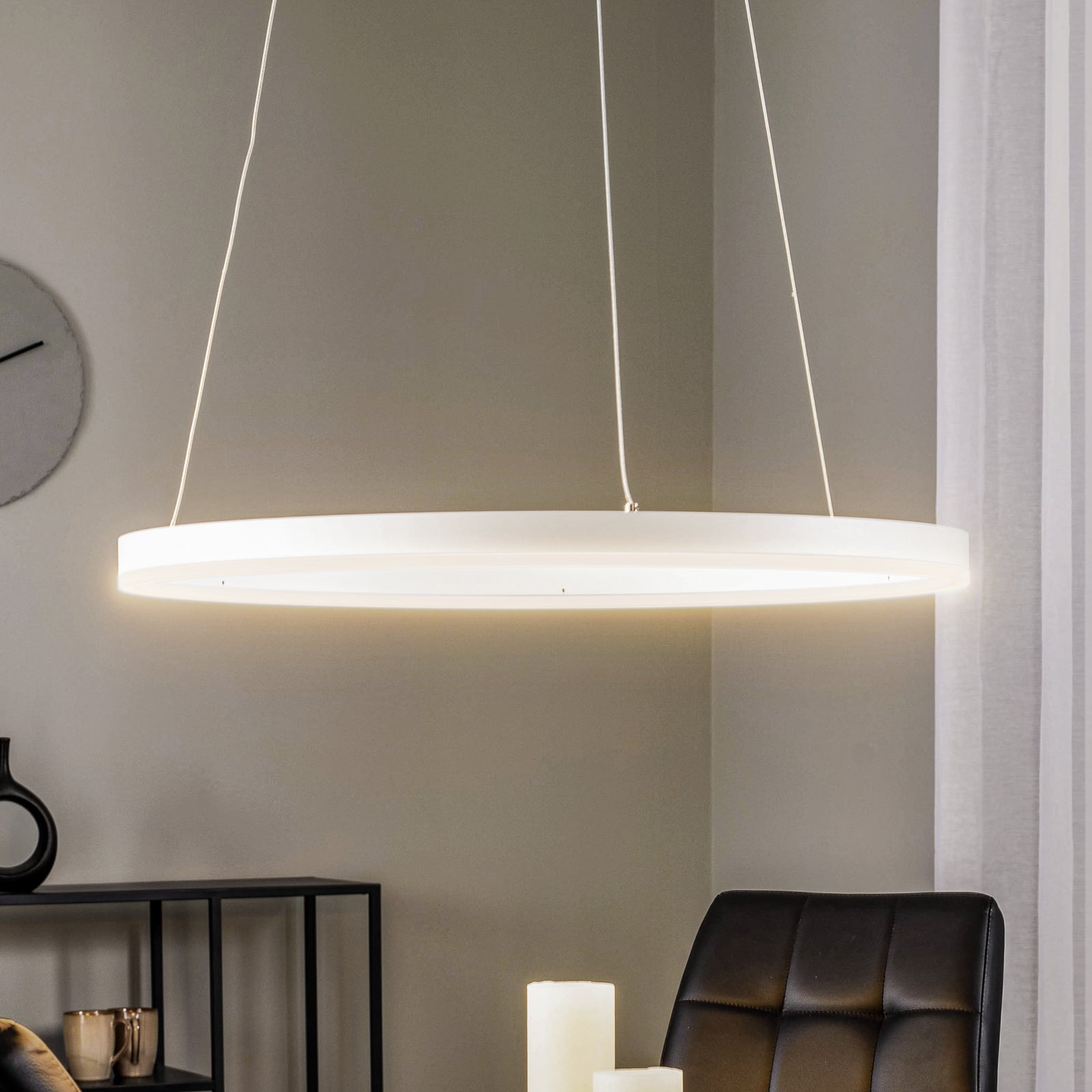 LED pendellampe Albiona ringformet hvit dimbar Ø60 cm foran