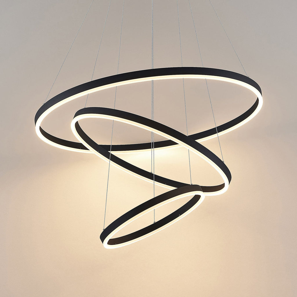 LED pendellampe Albiona 3 ringer dimbar svart nærbilde av LED-lys
